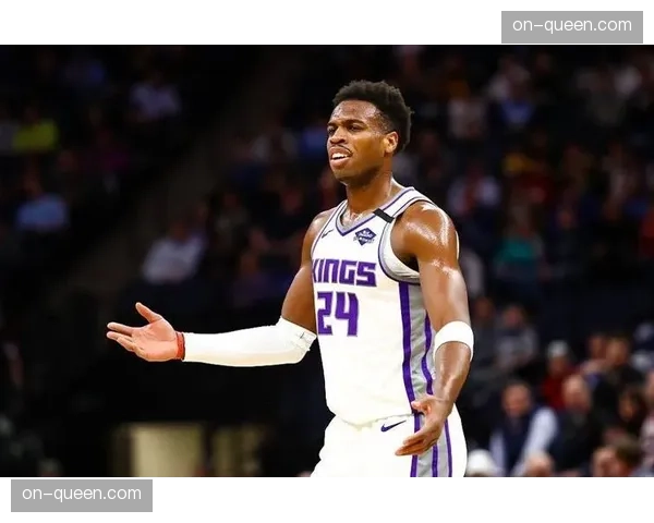 黄蜂第三节采用区域紧逼，单节迫使对手8次失误